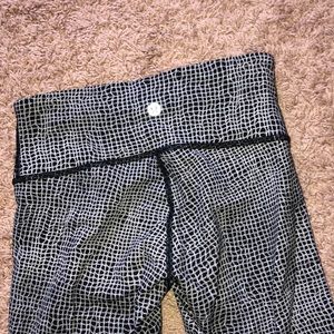 lululemon black and white patterned leggings